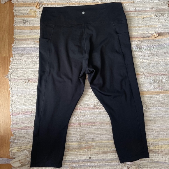 EUC Yogalicious Black Lux Tribeca Crop Tight / Leggings Size 2X - Picture 8 of 9